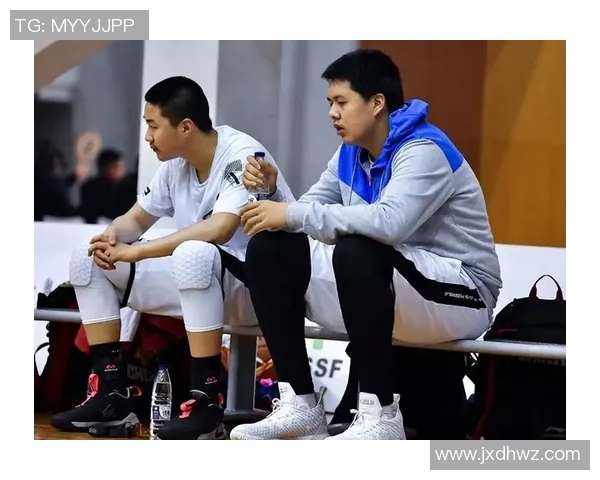 刘铮的篮球之路:从青涩少年到职业明星的成长历程与心路历程